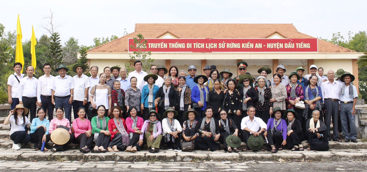 Ngành tuyên giáo của tỉnh Bình Dương họp mặt, về nguồn nhân kỷ niệm 75 năm Ngày thành lập Ban Tuyên huấn Thủ Dầu Một - nay là Ban Tuyên giáo Tỉnh ủy Bình Dương.